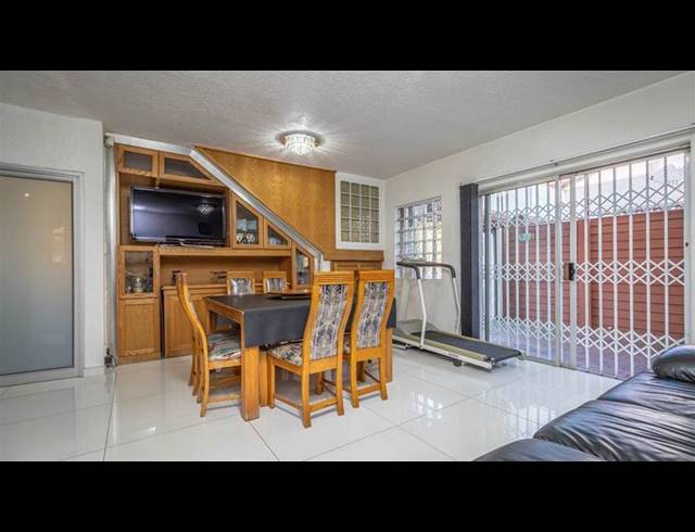 6 BEDROOM HOUSE FOR SALE IN LAUDIUM